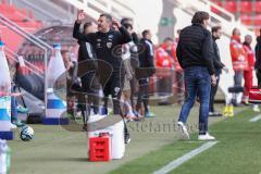 3. Liga; FC Ingolstadt 04 - FC Viktoria Köln; ärgert sich Schiedsrichter Stress Cheftrainer Michael Köllner (FCI) Sportdirektor Ivica Grlic  (FCI)