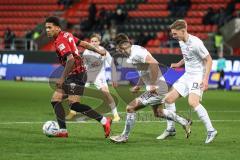 3. Liga; FC Ingolstadt 04 - Erzgebirge Aue; Justin Butler (31, FCI) Rosenlöcher Linus (29 Aue) Majetschak Erik (13 Aue)