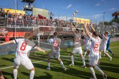 Toto-Pokal Finale; Würzburger Kickers - FC Ingolstadt 04; Sieg Jubel Freude Toto-Pokalsieg Fan Fankurve Banner Fahnen Spruchband Spieler bedanken sich bei den Fans Tanz Benjamin Kanuric (8, FCI) Pascal Testroet (37, FCI) Lukas Fröde (34, FCI) Moritz Seiff