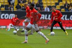 3.Liga - Saison 2022/2023 - Dynamo Dresden - FC Ingolstadt 04 - Hans Nunoo Sarpei (Nr.14 - FCI) - beim warm machen - Foto: Meyer Jürgen