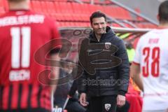 3. Liga; FC Ingolstadt 04 - Rot-Weiss Essen; Cheftrainer Guerino Capretti (FCI) an der Seitenlinie, Spielerbank