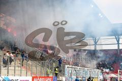 2.BL; FC Ingolstadt 04 - FC Hansa Rostock; Fan Fankurve Banner Fahnen Spruchband Rostock Bengalos Feuer Rauch