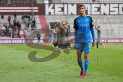 2.BL; FC St. Pauli - FC Ingolstadt 04, Merlin Röhl (34, FCI) geht vom Platz hinten feiert St. Pauli den Sieg