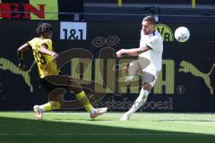 3. Fußball-Liga - Saison 2022/2023 - Borussia Dortmund II - FC Ingolstadt 04 - Pascal Testroet (Nr.37 - FCI) - Prince Aning (Nr.39 - Borussia Dortmund II) - Foto: Meyer Jürgen