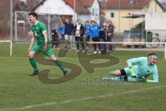Kreisliga - Saison 2023/24 -  SV Hundszell - SV Denkendorf -  Der 0:1 Führungstreffer durch - Marius Heß grün Denkendorf - jubel  - Gabriel Hägel Torwart Hundszell - Foto: Meyer Jürgen