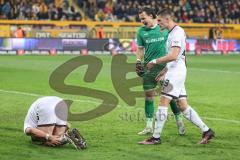 3. Liga; Dynamo Dresden - FC Ingolstadt 04; Streit Diskussion Torwart Schreiber Tim (1 DD) Ryan Malone (16, FCI) Mladen Cvjetinovic (19, FCI)