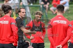 3. Liga; FC Ingolstadt 04 - Trainingslager Südtirol, Cheftrainer Rüdiger Rehm (FCI) Besprechung Team, Hawkins Jaren (20 FCI) Valmir Sulejmani (7, FCI) Visar Musliu (16, FCI)