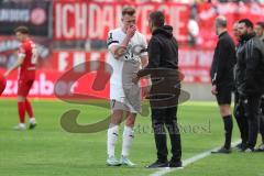 3. Liga - Saison 2023/24 - Rot-Weiss Essen - FC Ingolstadt 04 -  - Jannik Mause (Nr.7 - FCI) - Cheftrainer Michael Köllner (FCI) - Foto: Meyer Jürgen