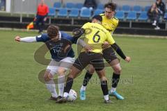 Kreisliga Saison 2022/2023 - TSV Großmehring - FC Hitzhofen  -Dominic Filser blau Großmehring - Faruk Rencber gelb Hitzhofen -  Foto: Meyer Jürgen