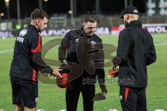 3. Liga; 1. FC Schweinfurt 05 - FC Ingolstadt 04; Vorbereitungen Warmup Athletik-Trainer Rafael Lopez (FCI) Co-Trainer Fabian Reichler (FCI) Nico Antonitsch (FCI)