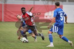 Kreisliga - Saison 2026/27- Türkisch SV Ingolstadt - SV Hundszell - Boubacarr Saho rot Türkisch  - Manuel Wittmann blau Hundszell - Foto: Meyer Jürgen