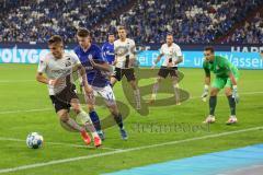 2.BL; FC Schalke 04 - FC Ingolstadt 04; Dennis Eckert Ayensa (7, FCI) Flick Florian (17 S04) Zweikampf, Torwart Fraisl Martin (30 S04)