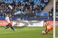 2.BL; Hamburger SV - FC Ingolstadt 04; Torschuß, Marc Stendera (10, FCI) Torwart Johansson Marko (16 HSV) hält