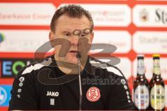 3. Liga; Rot-Weiss Essen - FC Ingolstadt 04; Interview Pressekonferenz Cheftrainer Uwe Koschinat (RWE) nach dem Spiel Sieg 2:0