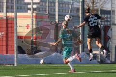 2. Bundesliga Frauen - Saison 2025/26 - FC Ingolstadt 04 Frauen - VFR SW Warbeyen  - Annika Kömm (Nr.25 - FC Ingolstadt Frauen I) mit einer Torchance - Hoevers Isa grün Warbeyen - Foto: Meyer Jürgen