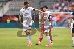 3. Liga; Energie Cottbus - FC Ingolstadt 04; Lukas Fröde (34, FCI) tröstet Felix Keidel (43, FCI)