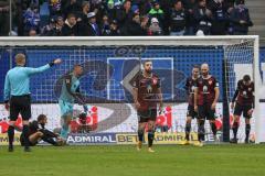 2.BL; Hamburger SV - FC Ingolstadt 04; Tor für Hamburg, Enttäuschung Torwart Fabijan Buntic (24, FCI) Marc Stendera (10, FCI) Rico Preißinger (6, FCI) Nils Roeseler (13, FCI) Michael Heinloth (17, FCI)