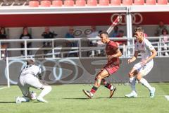 3. Liga; FC Ingolstadt 04 - SV Wehen Wiesbaden; Torchance verpasst Marcel Costly (22, FCI) Torwart Stritzel Florian (16 SVWW) Janitzek Justin (15 SVWW)