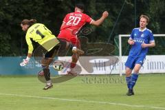 Kreisfreundschaftsspiel - Saison 2024/25 - Kreisfreundschaftsspiel - TSV Ober/Unterh.stadt - FC Fatih - Akif Abasikeles (Nr.20 - FC Fatih) - Torwart Ali Cakmakci (Nr.1 - TSV Ober/Unterh.stadt) - Foto: Meyer Jürgen
