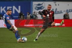 2.BL; Hansa Rostock - FC Ingolstadt 04; Fatih Kaya (9, FCI) stört Rizzuto Calogero (27 HR)