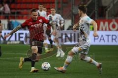 3.Liga - Saison 2022/2023 - FC Ingolstadt 04 -  Dynamo Dresden - Patrick Schmidt (Nr.9 - FCI) - Robin Tim Becker (Nr.16 - Dresden) - Foto: Meyer Jürgen