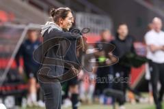 3. Liga; FC Ingolstadt 04 - SV Waldhof Mannheim; an der Seitenlinie, Spielerbank Cheftrainerin Sabrina Wittman (FCI) Gestik