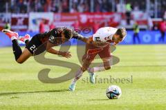 3. Liga; SSV Jahn Regensburg - FC Ingolstadt 04; Zweikampf Kampf um den Ball Marcel Costly (22, FCI) Leon Guwara (6, FCI)