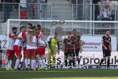 2.BL; FC Ingolstadt 04 - SSV Jahn Regensburg; Tor Jubel Treffer 0:3, Kaan Caliskaner (10 SSV) Benedikt Saller (6 SSV) Joël Zwarts (27 SSV) Konrad Faber (11 SSV) Jan Elvedi (33 SSV), FCI enttäuscht Torwart Fabijan Buntic (24, FCI) Denis Linsmayer (23, FCI)