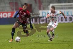 3. Liga - FC Ingolstadt 04 - Hallescher FC - Zweikampf Caniggia Ginola Elva (14, FCI) Sternberg Janek (22 Halle)