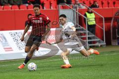 3. Liga; FC Ingolstadt 04 - Dynamo Dresden; Zweikampf Kampf um den Ball Justin Butler (31, FCI) Park Kyu-Hyun (2 DD)