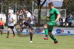 Kreisliga 1 - SV Manching II - TSV Hohenwart - Markus Kurzhals weiss Hohenwart - Elias Bauer grün Manching - Foto: Jürgen Meyer