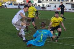 Kreisliga - Saison 2022/2023 - TSV Gaimersheim - FC Hitzhofen/Oberzell - Manuel Bittlmayer weiss Gaimersheim - Stefan Seitz Torwart Hitzhofen - Norbert Redl gelb rechts Hitzhofen - Foto: Meyer Jürgen