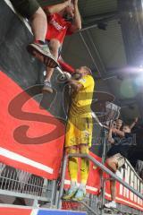 Toto-Pokal - Saison 2023/2024 - FC Ingolstadt 04 - Jahn Regensburg - Elfmeterschießen gewonnen - jubel - Torwart Marius  Funk (Nr.1 - FCI) hält den Elfmeter - auf dem weg zu den Fans - Megaphon - Foto: Meyer Jürgen