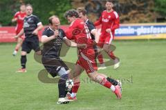 Kreisklasse - Saison 2024/25- Türkisch SV Ingolstadt - FC Gelbelsee-  - Arlind Avdijaj rot Türkisch - Alexander Heindl schwarz Gelbelsee - Foto: Meyer Jürgen