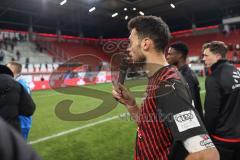 3. Liga; FC Ingolstadt 04 - Erzgebirge Aue; Spieler bedanken sich bei den Fans Kapitän Lukas Fröde (34, FCI) spricht zu den Fans