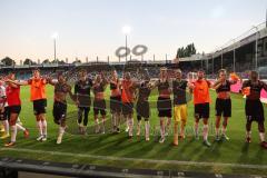 3.Liga - Saison 2022/2023 - VFL Osnabrück - FC Ingolstadt 04 - Das Spiel ist aus - Jubel - Die Mannschaft feiert mit den fans - Foto: Meyer Jürgen