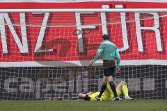 3. Liga; SV Wehen Wiesbaden - FC Ingolstadt 04; Torwart Marius Funk (1, FCI) am Boden im Tor