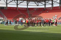 3.Liga - Saison 2022/2023 - FC Ingolstadt 04 -  SV Wehen Wiesbaden - Die Spieler bilden einen Kreis nach dem Spiel - Foto: Meyer Jürgen