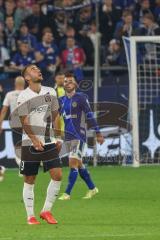 2.BL; FC Schalke 04 - FC Ingolstadt 04; Fatih Kaya (9, FCI) schaut zur LED Wand