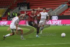 3. Liga; FC Ingolstadt 04 - FSV Zwickau; Schuß Pascal Testroet (37, FCI) Herrmann Robert (8 FSV) Gomez Johan (18 FSV)