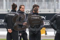 2.BL; FC Ingolstadt 04 - Training, neuer Cheftrainer Rüdiger Rehm, Pressekonferenz, Cheftrainer Rüdiger Rehm (FCI) leitet erstes Training Jonatan Kotzke (25, FCI) Patrick Sussek (37, FCI) Co-Trainer Thomas Karg (FCI)