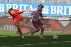 3. Liga - Saison 2025/26 - SV Wehen/Wiesbaden - FC Ingolstadt 04  - Max Plath (Nr.14 - FCI) schiesst den 1:1 Ausgleichstreffer - jubel - Florian Hübner (Nr.19 - Wiesbaden) - Foto: Meyer Jürgen