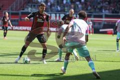 3. Liga; FC Ingolstadt 04 - Würzburger Kickers; Zweikampf Kampf um den Ball Fredrik Carlsen (8, FCI) Omore Liam (17 WKI)