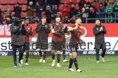 3. Liga; FC Ingolstadt 04 - 
Rot-Weiss Essen; Sieg Jubel Freude Spieler bedanken sich bei den Fans, Ehrenrunde, Lukas Fröde (34, FCI) Ryan Malone (16, FCI) Daouda Beleme (9, FCI) Bryang Kayo (48, FCI) Moritz Seiffert (23, FCI) Pascal Testroet (37, FCI) B