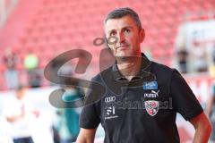 3. Liga; FC Ingolstadt 04 - TSV 1860 München; Sieg Jubel Freude Spiel ist aus 2:1, Spieler bedanken sich bei den Fans, Cheftrainer Michael Köllner (FCI)