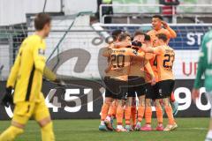 3. Liga; VfB Lübeck - FC Ingolstadt 04; Tor Jubel Treffer 0:1 Jannik Mause (7, FCI) mit Pascal Testroet (37, FCI) David Kopacz (29, FCI) Felix Keidel (43, FCI) Marcel Costly (22, FCI) Yannick Deichmann (20, FCI) Moritz Seiffert (23, FCI)