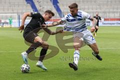 3. Liga - MSV Duisburg - FC Ingolstadt 04 - Zweikampf Dennis Eckert Ayensa (7, FCI) Joshua Bitter (23 MSV)