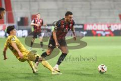 3. Liga; FC Ingolstadt 04 - Alemannia Aachen; Zweikampf Kampf um den Ball Pascal Testroet (37, FCI) El-Faouzi Soufiane (18 AA)