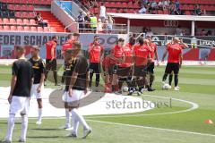 3. Fußball-Liga - Saison 2022/2023 - FC Ingolstadt 04 - SpVgg Bayreuth - Die Spieler beim warm machen - Foto: Meyer Jürgen