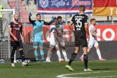 2.BL; FC Ingolstadt 04 - Holstein Kiel; Tor für Kiel 0:1, Jubel Torwart Fabijan Buntic (24, FCI) schimpft Nico Antonitsch (5, FCI)